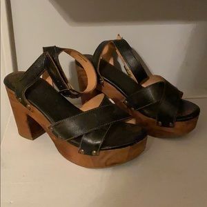 Bedstu wrap ankle clog